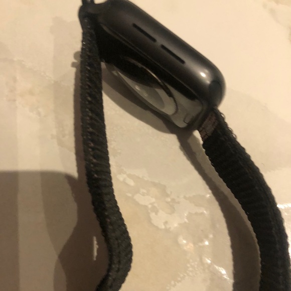 APPLE WATCH SERIES 4 - Picture 3 of 4